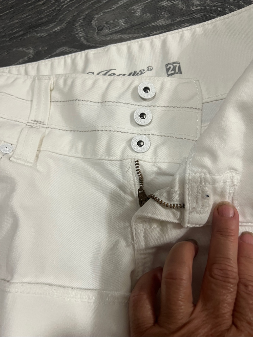 Guess White Low-Rise Denim Short Shorts - Picture 7 of 7